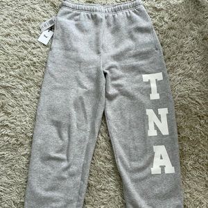 BNWT TNA mega sweatpant xs